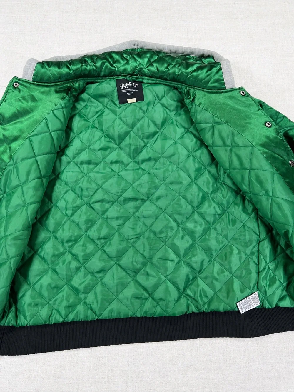 2019 Bioworld Officially Licensed Harry Potter Slytherin Bomber Jacket Size M